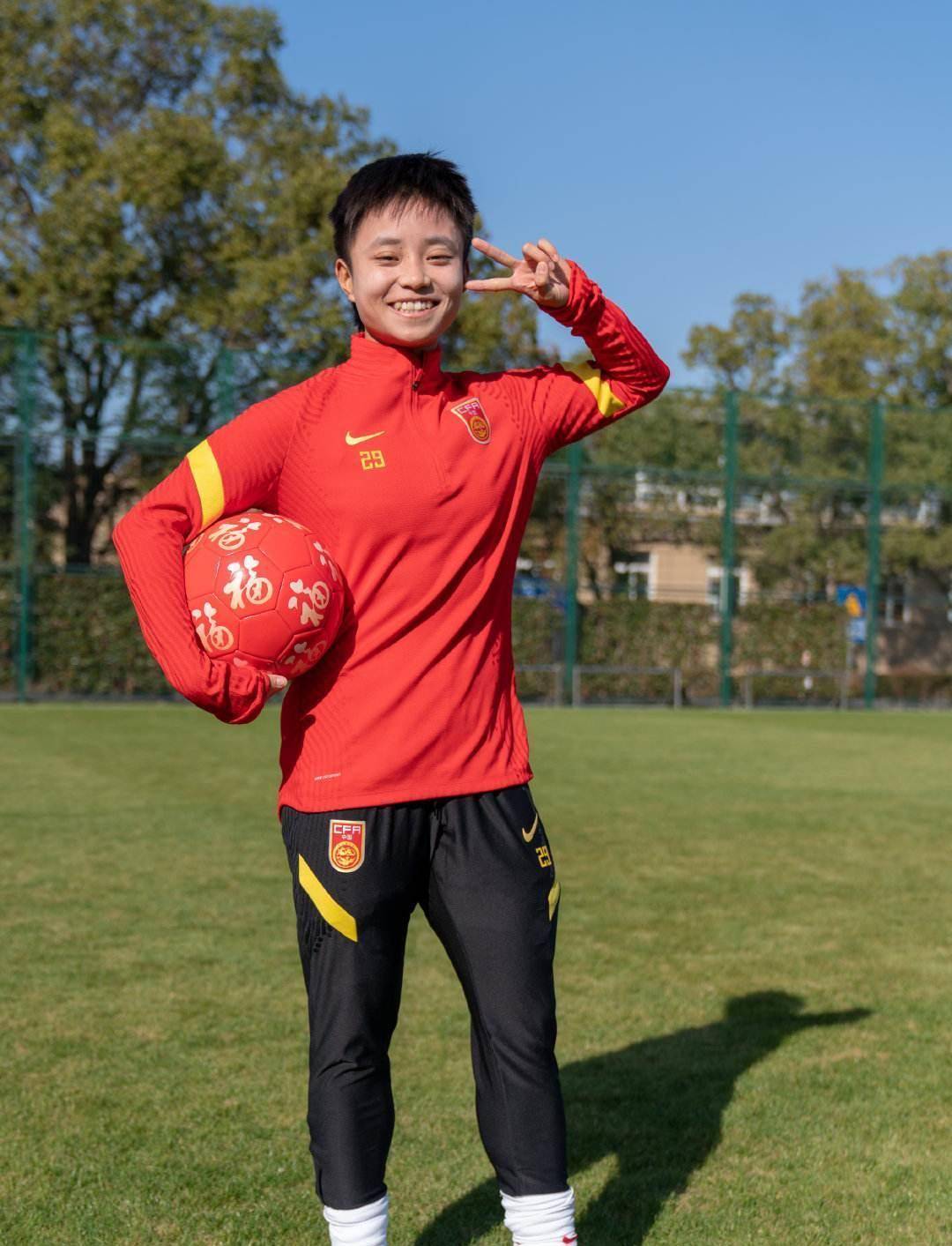 中国女足表现抢眼，凭实力获得荣誉